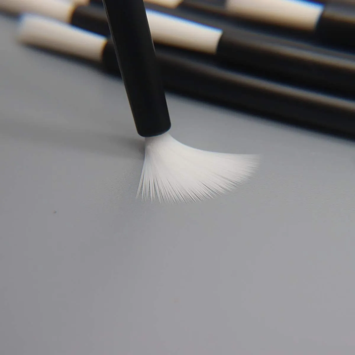 100 Pcs Disposable Makeup Lip Brushes Lipstick gloss brush Lip Gloss Applicators with Soft Brush Head Cosmetic Lip Brush Wands PYO Cookie Paint Brushes (Black) Black