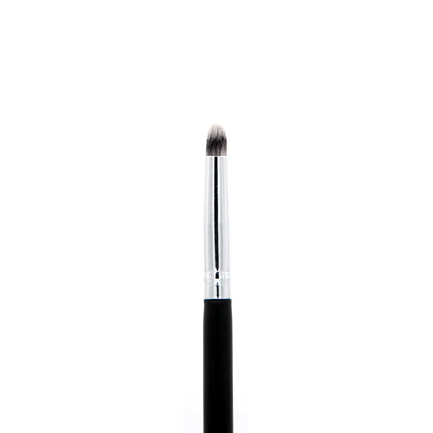 Deluxe Precision Crease Brush  SS020