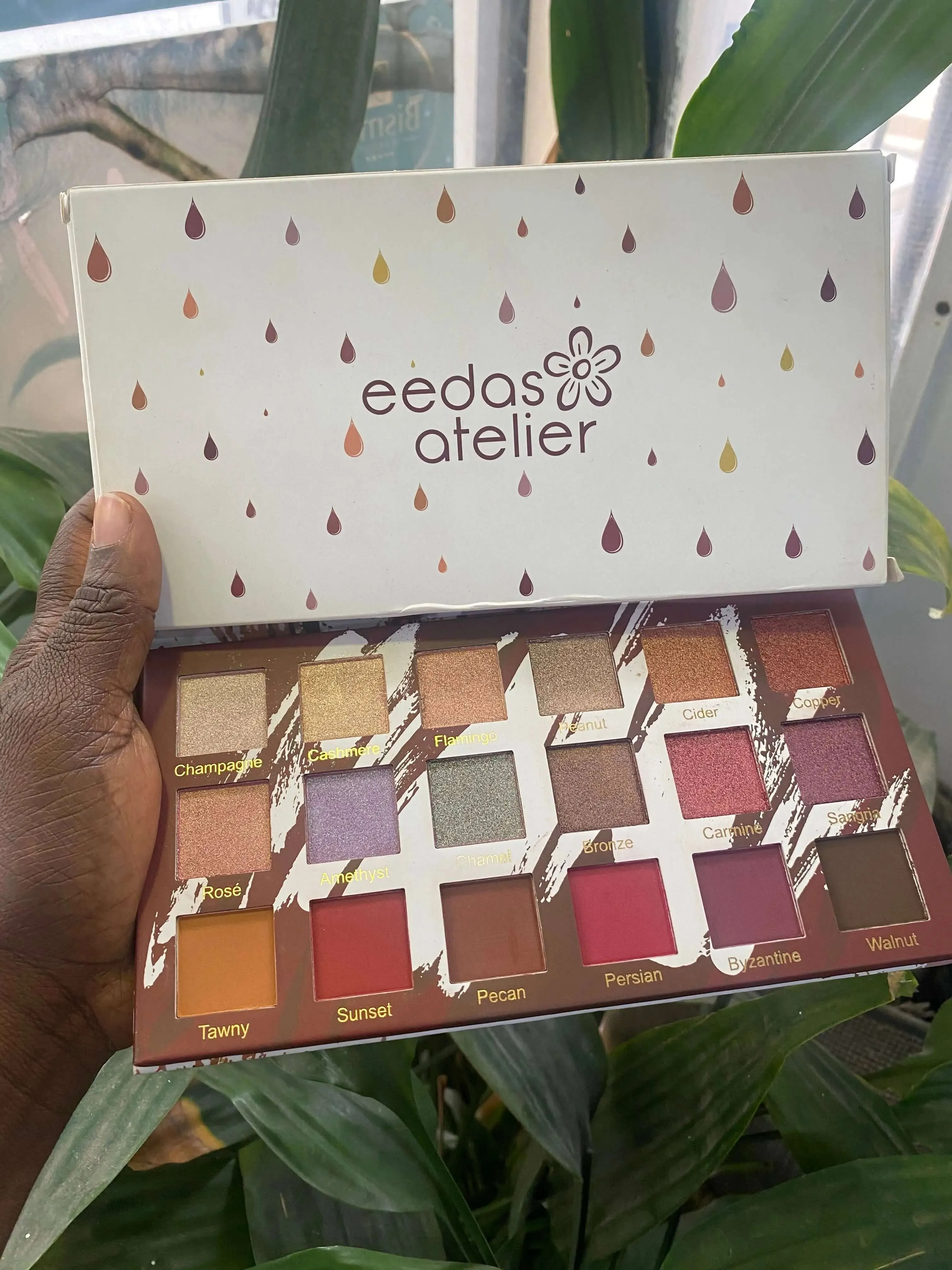 Eedas Atelier 18 Colours Eyeshadow Palette- The Artist Palette