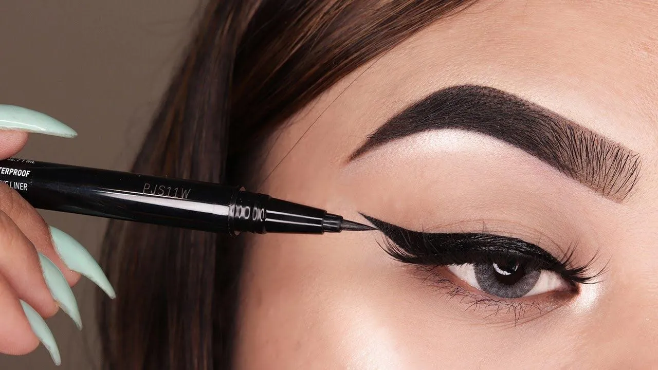 NYX - EPIC INK WATERPROOF LIQUID EYELINER -  01 - Black