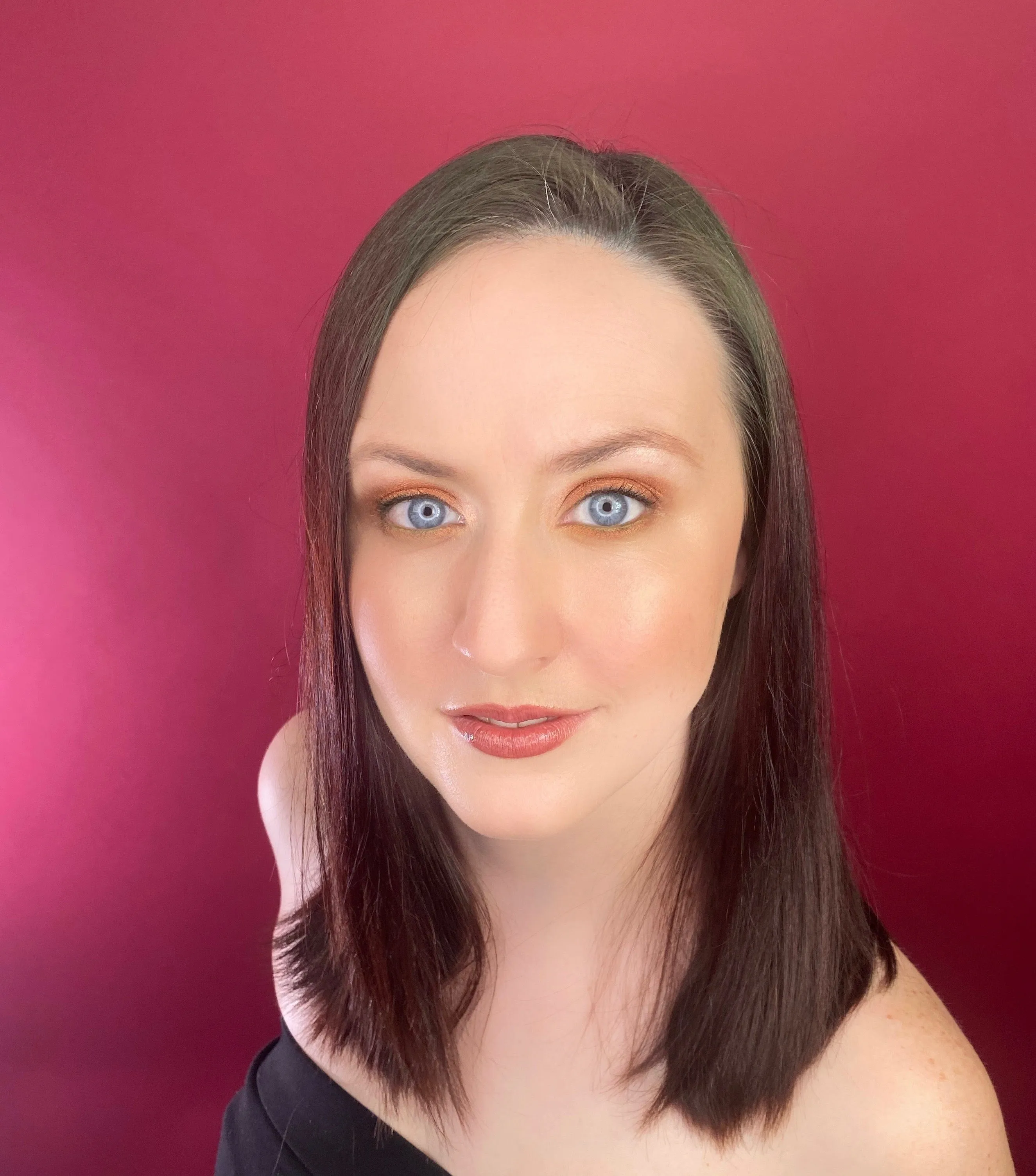 Peach Out - Pan of Glow Pressed Eyeshadow