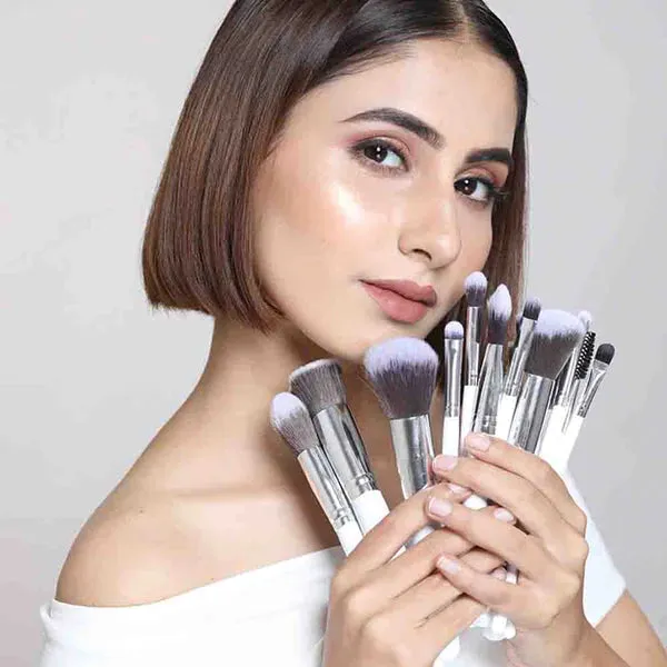 PRAUSH PROFESSIONAL DENSE DOME EYE SHADOW APPLICATION BRUSH P17